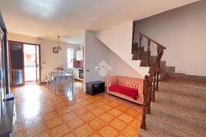 VILLA A SCHIERA A ANZIO