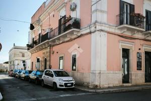 2 LOCALI A BARI