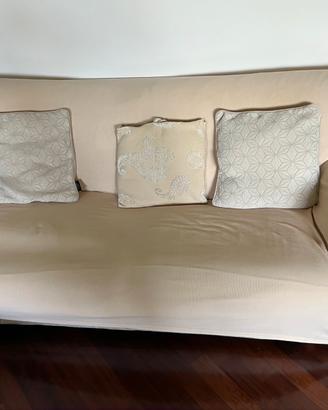 2 divani di cui uno letto