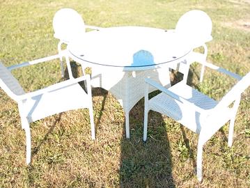 Tavolo e sedie in Rattan