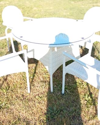 Tavolo e sedie in Rattan