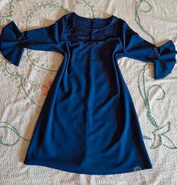 Vestito blu con ricami