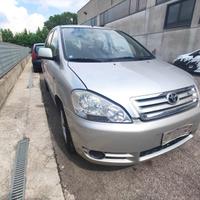 Toyota Avensis Verso anno 2002 ricambi usati