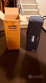 Lettino Chicco blu con bassinet e rialzo da tavolo