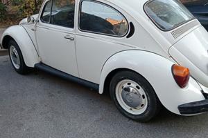 Volkswagen maggiolino bianco 1200 anno 1975