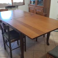 TAVOLO DA 4/8 POSTI + 4 SEDIE