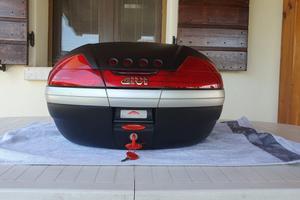 Bauletto/portaoggetti Givi V46 con piastra