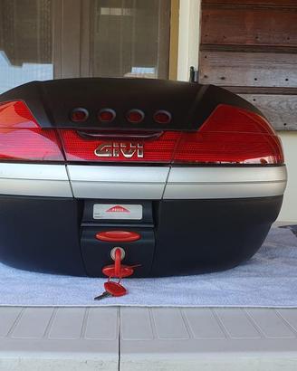 Bauletto/portaoggetti Givi V46 con piastra