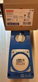 Presa industriale GEWISS interbloccata  Gw66304N