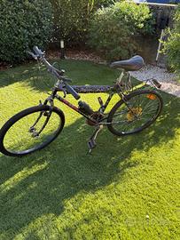 Bicicletta Mountain bike, copertoni nuovi