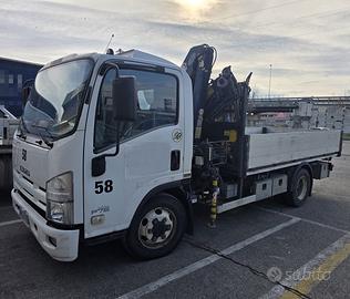 Isuzu 75 q.li cassone fisso e grù 4 sfili