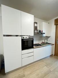 Cucina completa di Forno e frigorifero