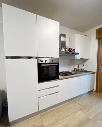 Cucina completa di Forno e frigorifero