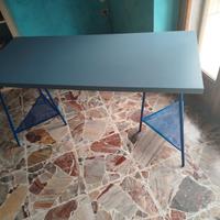 scrivania e tavolo cameretta