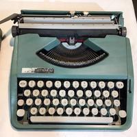 Olivetti lettera 82 con valigetta