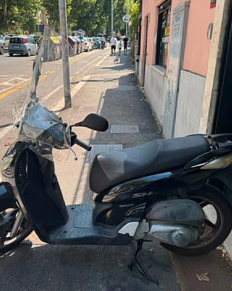 Honda SH 150 - 2006 nero - PERMUTE
