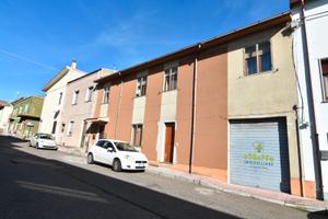 Abitazione di 8 locali con garage