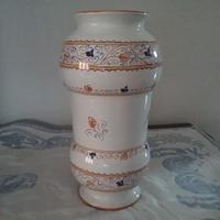 CERAMICA , VASO FIRMATO LIVERANI E SPADONI