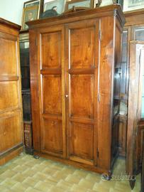 Armadio antico in noce inizi '800