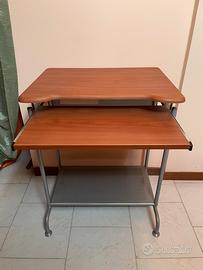 Scrivania con piano estraibile