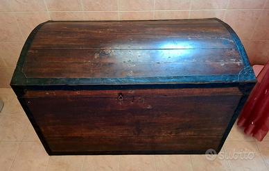 Baule antico legno massiccio