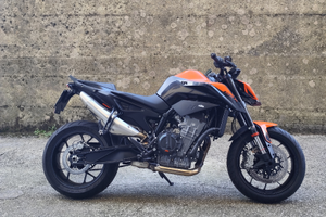 KTM Duke 890