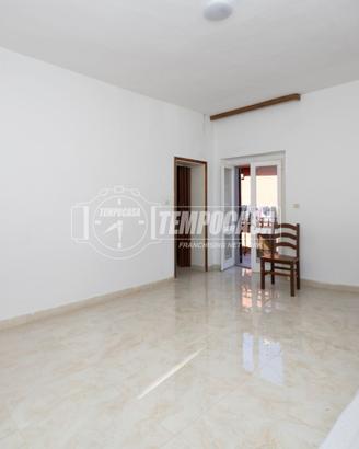 TRILOCALE DI 85MQ CON BOX !