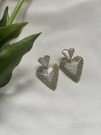 Orecchini pendenti a forma di cuore