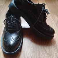 Scarpe nere Primadonna. 