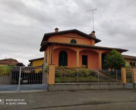 MORTARA CITTA': VILLA SINGOLA CON BOX DOPPIO E GIA