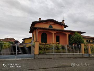 MORTARA CITTA': VILLA SINGOLA CON BOX DOPPIO E GIA