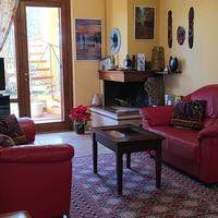 Tavolo sedie e divani