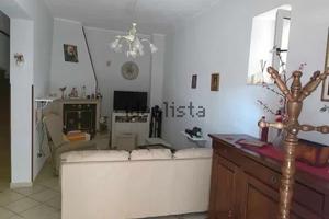 Casa indipendente disposta su due piani