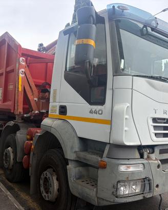 Iveco Trakker 8x4 Scarrabile e cassa gru italev ca