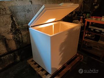 Congelatore a pozzetto 