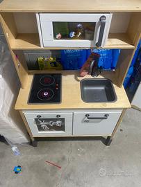Cucina IKEA DUKTIG per bambini