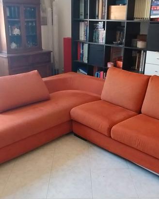 Divano con chaise lounge
