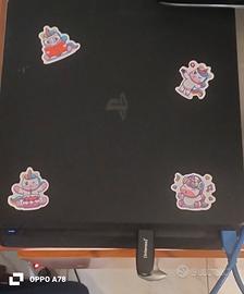 PlayStation 4 con due joystick