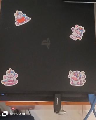 PlayStation 4 con due joystick