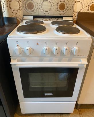 Cucina con piastre e forno elettrico