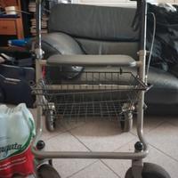 carrozzina per anziani leggere