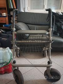 carrozzina per anziani leggere