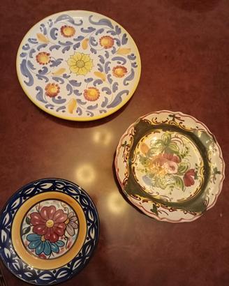 tris piatti in ceramica 