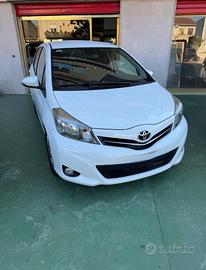 Yaris benz navi retrocamera tagliandata