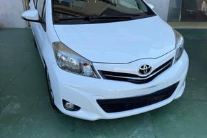 Yaris benz navi retrocamera tagliandata