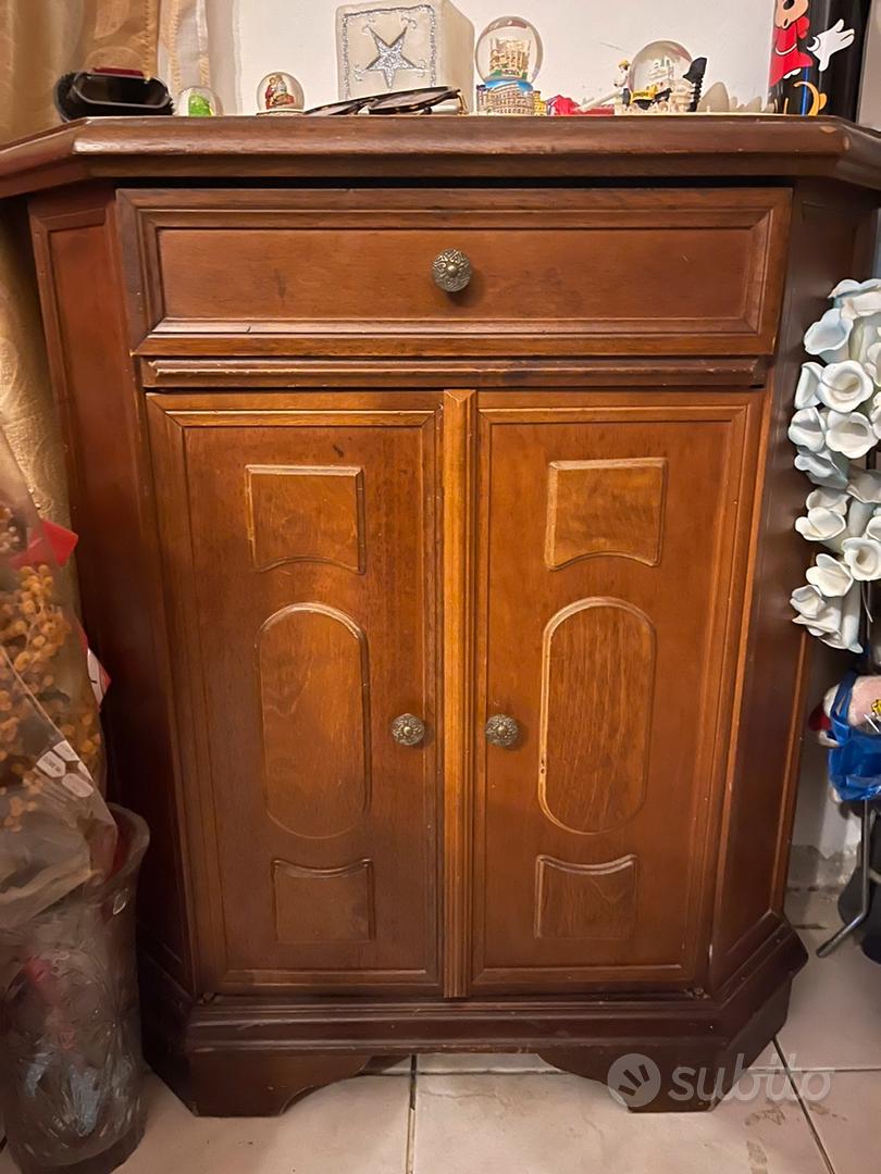 Piccolo armadio d'epoca Arredamento e Casalinghi In vendita a Cagliari