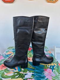 Stivali eleganti neri in vera pelle n. 37