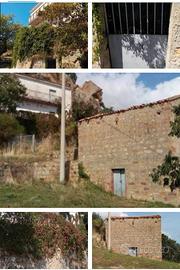 Terreni in zona boschiva con 2 strutture abitative