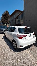 TOYOT YARIS 1.5 HYBRID BUSINESS