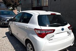 TOYOT YARIS 1.5 HYBRID BUSINESS